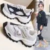 Tênis Feminino 2026 Primavera e Outono Novo Modelo Tênis de Corrida Infantil Versátil Tendência Tênis Pai para Meninas Sapatos Casuais
