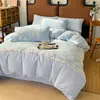 Juego de ropa de cama de lujo de alta gama de cuatro piezas hecho de terciopelo de leche para invierno, juego de tres piezas de franela engrosada y cálida para cama individual