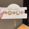 Pulsera de Zirconia Cuadrada Chapada en Oro Real de 18 Quilates Pulsera de Estilo Palacio Retro Francés Lujo Accesible Joyería de Gama Alta Venta al por Mayor