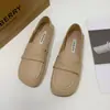 Nova versão coreana de sapatos casuais de sola reta para primavera e verão de 2023, bico quadrado, sapatos tipo mocassim, sapatos femininos confortáveis de uso duplo, atacado