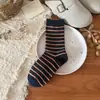 Calcetines finos de algodón Peiqiao de color retro en bloques, suaves y transpirables, venta al por mayor de calcetines Zhuzji, calcetines versátiles para mujer hasta la pantorrilla para otoño e invierno