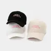 Gorra de Béisbol Bordada con Letras de Terciopelo de Oso Estilo Americano Nueva para Mujer Tendencia Amazon Nueva Moda Otoño e Invierno Gorra de Béisbol para Exteriores