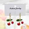 Aretes de Cereza Tridimensionales de Lujo Ligero de Alta Gama Frescos Dulces Blancos Retro Femeninos Elegantes Aretes de Tuerca