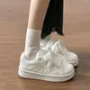 Zapatillas blancas versátiles para estudiantes de estilo coreano, nuevas para primavera y otoño de 2026, de suela gruesa, corte bajo, cómodas y antideslizantes