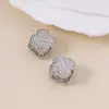 Vintage vintage simple tejido repujado patrón trébol de cuatro hojas hebilla de oreja moda tridimensional diario