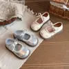 Nuevos zapatos de cuero de otoño para niñas, dulces zapatos de princesa con lazo de cereza para niños pequeños, zapatos de cuero para niños con adornos de perlas y suelas suaves