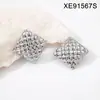 Pendientes de Acero de Titanio Europeos y Americanos con Patrón de Diamante Lujo Accesible de Moda Dorada de Alta Gama Joyería de Oro Real Chapada en Oro Pendientes Joyería para Niñas