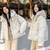 Venta de liquidación: Chamarra acolchada de plumas con capucha estilo coreano con botones de cuerno para mujer, corta, holgada, gruesa, adecuada para personas petite, abrigo de algodón de invierno
