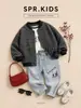 Conjunto de Otoño para Niños: Conjunto de Dos Piezas: Chaqueta de Rayas con Cuello de Béisbol y Jeans Estampados, Ropa de Otoño Holgada para Niños Pequeños