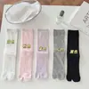 Calcetines de estilo Ins, estilo coreano, calcetines de punta dividida para mujer, calcetines holgados hasta la mitad de la pantorrilla, color liso, tejido de ochos, calcetines de dos dedos, estilo fino para primavera y otoño, calcetines versátiles