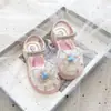 Sandalias de Princesa para Niñas 2025 Nuevo Verano Niñas Bebé Niños Medianos y Grandes Suela Suave Zapatos de Cristal de Moda Zapatos Únicos de Punta Cerrada