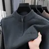 Atacado transfronteiriço de suéteres de tricô espessos com meio zíper e gola alta, um suéter moderno e simples para homens de meia-idade, perfeito para outono e inverno