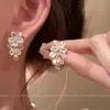 Aretes Europeos y Americanos Retro Metálicos Antiguos Atmosféricos de Flor con Borlas Temperamento Lujo Ligero Joker Aretes Personalizados al Mayoreo