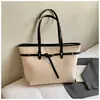 2025 Nuevo Bolso de Mano Retro de Gamuza Gran Capacidad Bolso de Mano Decorado con Correa Bolso de Hombro Bolso para Viajes Diarios de Mujer Moderno