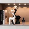 Un Par de Adornos de Ciervo de Lujo Ligero para la Sala de Estar, la Entrada, el Mueble de TV y el Aparador de Vinos, con un Toque de Alta Gama, Decoración de Bola de Cristal, Cerámica Artesanal al por Mayor