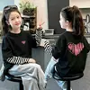 Camiseta de manga comprida para meninas, nova coleção outono 2026, estilo outono inicial, base de algodão puro, top para look de duas peças primavera e outono infantil