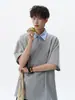 Camiseta de manga corta con cuello de camisa de estilo retro americano, dos piezas falsas para hombre, verano, patchwork gris, holgada, casual, manga tres cuartos