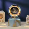 Bola de Cristal Transfronteiriça Base Giratória com Textura de Madeira Luminária Noturna Brilhante Lâmpada do Céu Estrelado 3D Decoração de Mesa Presente Criativo de Feriado