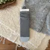 Meias de renda de bolinhas estilo coreano e japonês de comprimento médio para mulheres, meias cinzas folgadas para outono e inverno, meias fofas da moda ins para mulheres