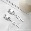 Moda Europea y Americana Transfronteriza Hebilla de Oreja Simple de Acero Inoxidable Hebilla de Oreja Cruzada Pendientes Neutros Punk Hip-hop Pendientes Joyería