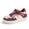 Zapatillas Blancas para Niños 2025 Primavera y Otoño Nuevo Estilo Zapatos Deportivos para Niñas con Superficie de Cuero y Suela Suave, Zapatillas Planas de Moda Tendencia
