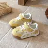 Zapatillas de malla estilo coreano para niñas, nuevas para primavera y otoño 2026, zapatos infantiles de suela blanda, zapatillas casuales transpirables para niños