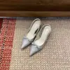 Sandálias Fechadas da Moda Estilo Francês para Mulheres, Novo Modelo Verão 2026, Sapatos de Salto Aberto no Calcanhar para Uso ao Ar Livre, Estilo Noturno, Saltos Finos Elegantes, Sapatos de Bico Fino
