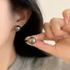 Pendientes de botón de plata S999 con perla verde aurora para mujer 2026 Nuevo estilo popular Verde pavo real Alto nivel Lujo ligero Sensación noble