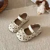 Sapatilhas Divertidas com Bolinhas Estilo Retrô 2026 Verão Novo Estilo Francês Sapatos Rasos para Meninas Sapatos Rasos de Couro Princesa