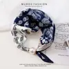 Collar de Perlas de Anacardo de Gama Alta Bufanda de Seda para Mujer Bufanda Delgada de Primavera y Verano Hebilla Magnética Cadena para Clavícula Bufanda Cuadrada Pequeña Nueva Versátil