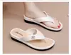 Chinelos Femininos de Verão Casuais para Exterior em PVC com Solado Macio Calçados para Casa Sandálias de Casa Antiderrapantes Chinelos Simples de Praia