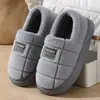 Chinelos masculinos de algodão extra grandes com salto para inverno, casa interna e casa, sapatos confortáveis de algodão felpudo à prova de frio para homens em estoque