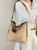 Bolso tote de ante de gran capacidad para mujer, nueva colección otoño 2026, bolso cruzado retro y versátil, bolso de hombro simple, bolso tipo cubo