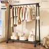 Cabide simples e autônomo para quartos, um cabide de roupas móvel e espessado adequado para apartamentos alugados, um cabide de roupas leve e estiloso