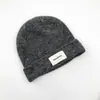 Gorro de Lã Feminino Espesso para Outono e Inverno com Aplique de Letra, Proteção para Orelhas, Modelo Solto Oversized Slouchy