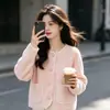 Abrigo corto de retazos de encaje estilo coreano para mujer, nuevo modelo de otoño para figuras petite, top cárdigan de punto de terciopelo de visón sintético en blanco