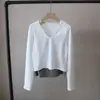 [Bizheng] Moda Coreana Otoño e Invierno 2025, Cuello en V, Falso Dos Piezas, Empalme, Aspecto Adelgazante, Camiseta Básica Versátil para Mujer 5721