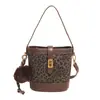 Bolso de Mano de Moda para Mujer Diseño de Nicho 2025 Bolso Cubo de Moda Serie Estampado de Leopardo Bolso Elegante Bolso de Hombro