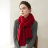 Novo cachecol 100% puro cashmere com um design meticulosamente trabalhado, macio, leve e durável. É um lenço estiloso e versátil, perfeito para usar ao ar livre e te manter aquecido(a).