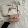 Bolso de Silla de Hebilla de Cierre de Moda 2026 Nuevo Bolso de Perlas de Verano Bolso Redondo Pequeño de Mano Bolso Cruzado de Cadena Versátil para Mujer