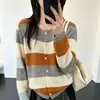 Cardigã de tricô listrado em duas cores com gradiente para mulheres, novo para primavera e outono, macio e solto, casual, com gola redonda, jaqueta suéter top
