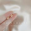 Puedes usar aretes pequeños invisibles para el trabajo. Pequeño amor y personalidad. Aretes sencillos de plata esterlina para estudiantes. Para todos los estilos para hombres y mujeres