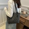 2024 Nuevo Bolso de Axila de Moda Otoñal Hermoso y de Estilo Occidental de Gran Capacidad para Mujer, Casual, para Ir al Trabajo, Tipo Cubo