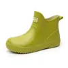Botas de Chuva Casuais com Temperamento Versátil Simples para Mulheres Estilo Fashionável Antiderrapante Resistente ao Desgaste para Viagem em Dia Chuvoso Botas de Chuva de Trabalho para Adultos