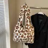 Bolso de Felpa con Estampado de Leopardo de Nicho para Mujer 2026 Nuevo Otoño Invierno Moda Bolso Tote para el Trabajo Bolso de Hombro de Gran Capacidad