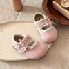 Zapatos pequeños de cuero con ribete de encaje estilo francés 2026 primavera y otoño nuevos versión coreana para niñas con lazo, suela suave, zapatos de princesa