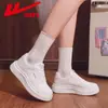 Zapatillas casuales blancas de cuero para mujer con suela gruesa WBN(JS)-3918