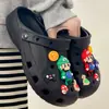 Zapatillas de verano lindas, impermeables, modernas, para enfermera, antideslizantes, versátiles, de dibujos animados, para baño, de punta cerrada, sencillas, de media caña