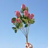 Tela con tacto natural 9 cabezas de capullo de rosa Flores artificiales Flores falsas Decoración suave para el hogar Exhibición Fotografía Decoración de boda Flores
