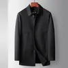 Casaco Trench Masculino 2025 Primavera e Outono Novo Estilo Jaqueta com Gola Lapela e Zíper para Jovens e Meia-Idade, Tendência de Roupa Exterior Casual de Negócios de Luxo